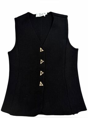 NWT Jayce Sweater Vest in Black
ASTR the Label
